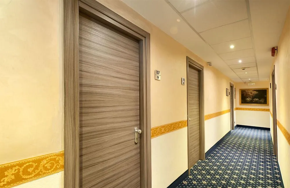 Heart Hotel Milano 4*,  Italien