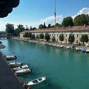 C House , Peschiera del Garda Itália